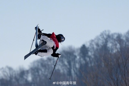 00后旗手刘梦婷亚冬会首秀夺金