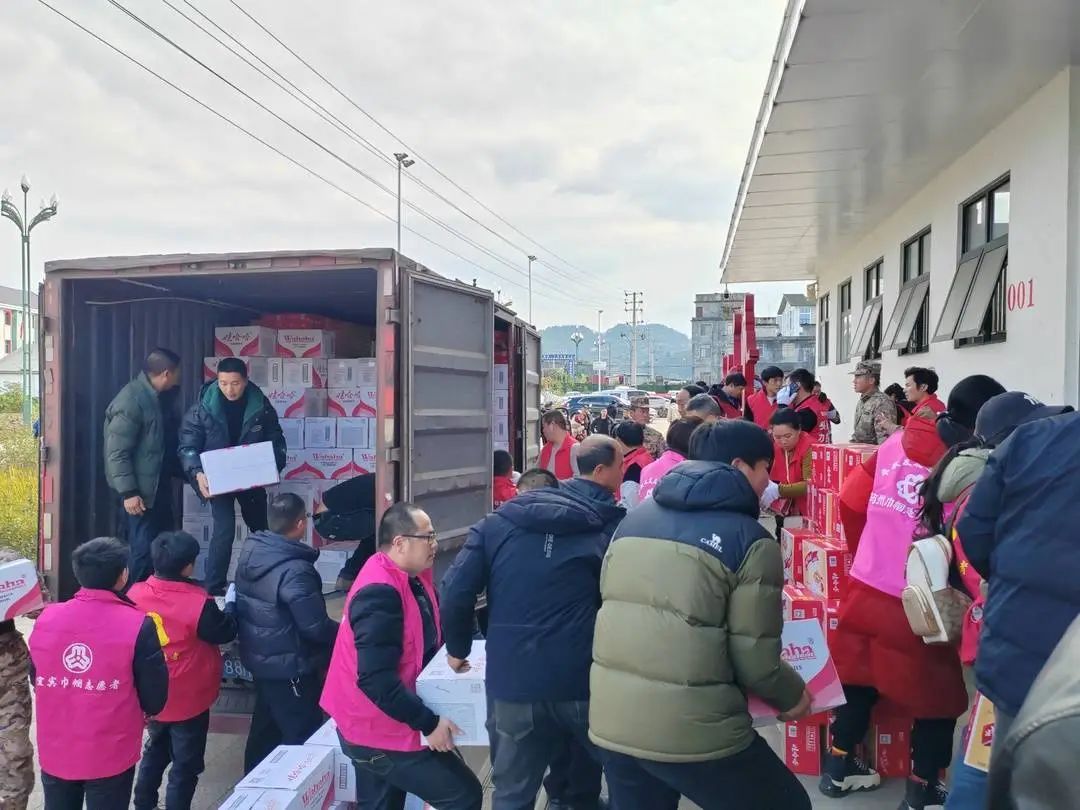 “再冷也要上！”筠连摩托运输队：明知山有险，偏向险中行