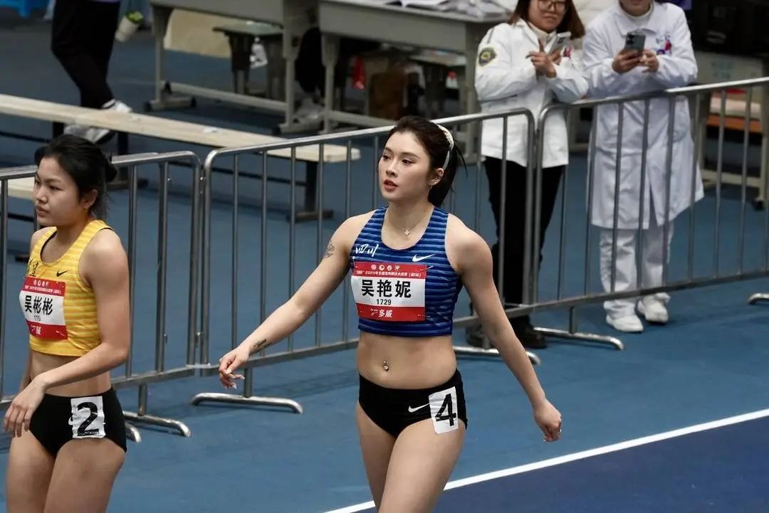 吴艳妮60米栏首秀夺冠，赛后给自己打零分