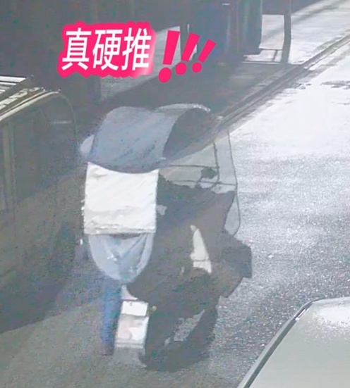 “体力流”！男子“硬推”盗走电动车，销赃途中被抓现行