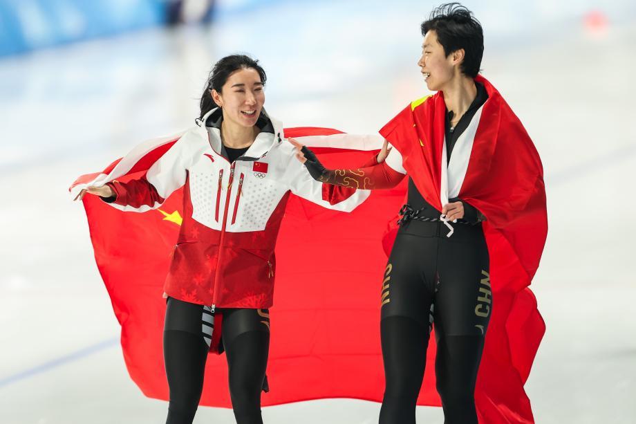 亚冬会速度滑冰女子1000米韩梅、殷琦包揽冠亚军