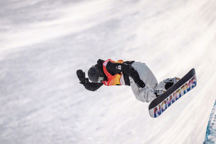 亚冬会单板滑雪女子U型场地技巧预赛 中国选手全部晋级