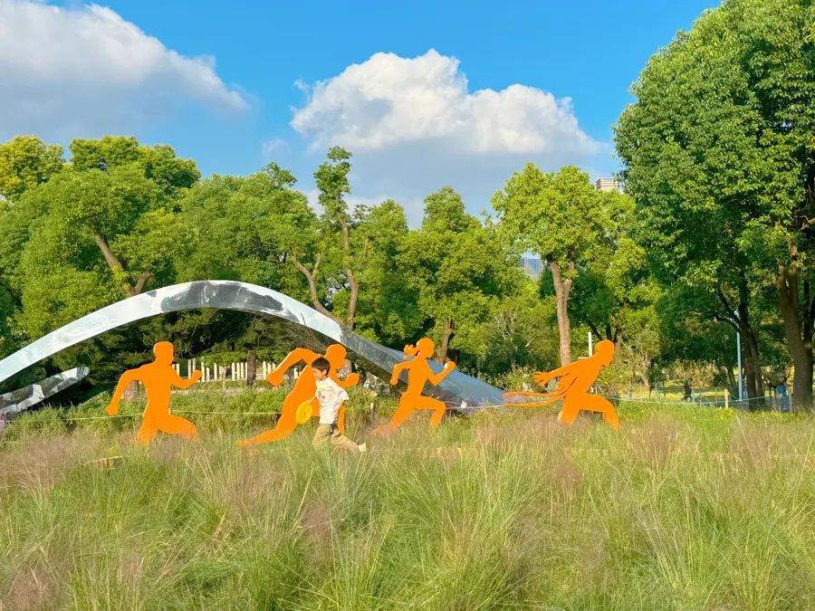 开学前家长慌了：11岁娃飙升100度！上海有医院一天最多开出700支