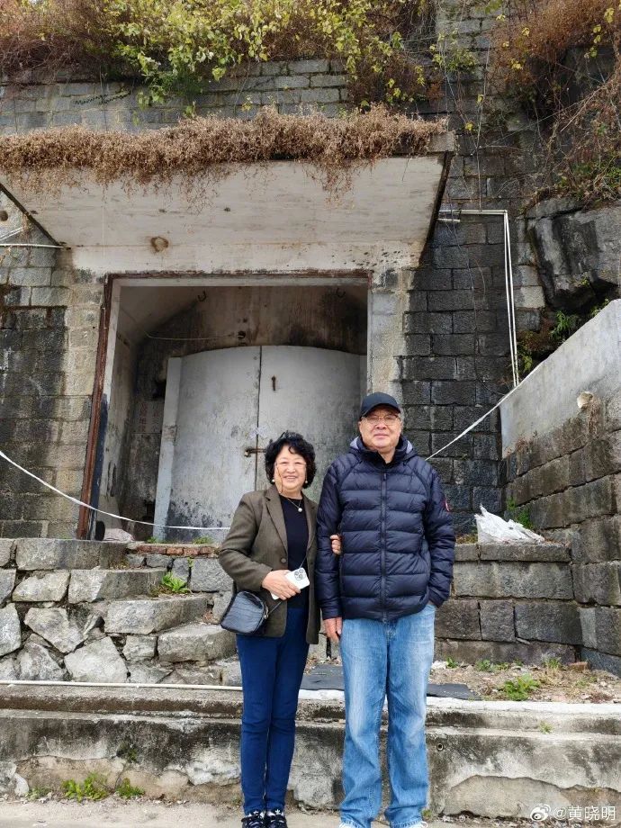 圆52年前的梦!黄晓明父亲重返当年参军的地方,公布旧照:感动无以言表 圆52年前的梦!黄晓明父亲重返当年参军的地方,公布旧照:感动无以言表