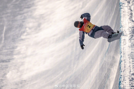 亚冬会单板滑雪女子U型场地技巧预赛 中国选手全部晋级