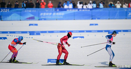 中国队越野滑雪男子4×7.5公里接力夺金 中国队越野滑雪男子4×7.5公里接力夺金