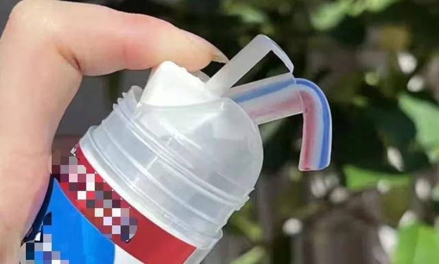 彩条牙膏挤出的颜色为什么不会混在一起？