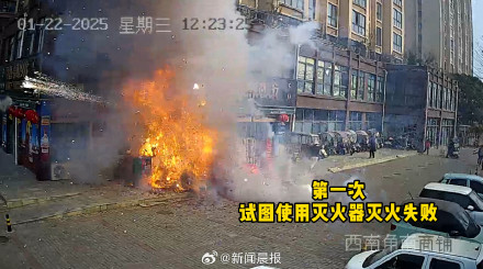 男子楼上扔烟头 引爆楼下炮摊 男子楼上扔烟头 引爆楼下炮摊