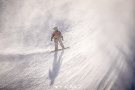 亚冬会单板滑雪女子U型场地技巧预赛 中国选手全部晋级