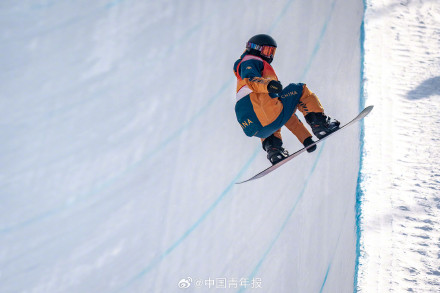 亚冬会单板滑雪女子U型场地技巧预赛 中国选手全部晋级