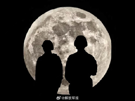 人民子弟兵在战位与月亮同框 致敬坚守！