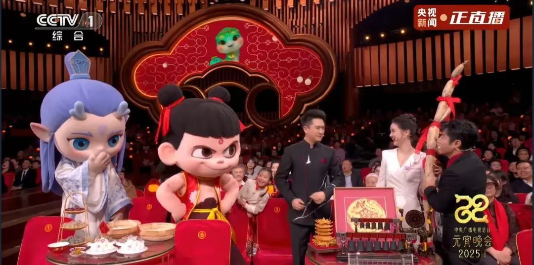 热搜爆了！哪吒打人，敖丙劝架