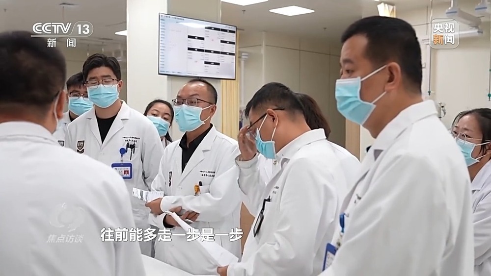 跨越2800公里 19名上海医疗专家与酒泉的双向奔赴 跨越2800公里 19名上海医疗专家与酒泉的双向奔赴