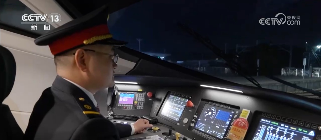 高铁知多少 | 为什么高铁列车始终使用远光灯？安全吗？