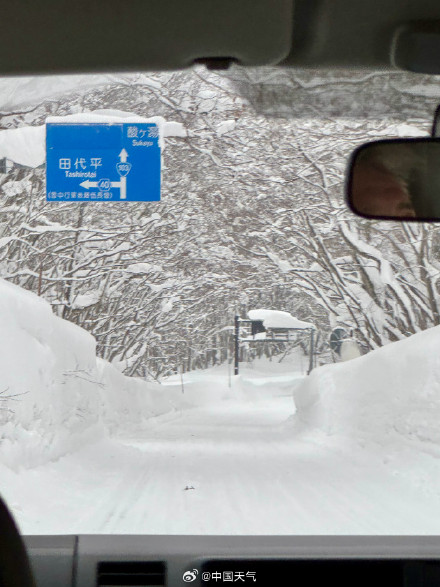 日本的雪下疯了局地积雪超4米