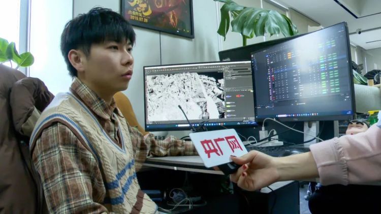 百万妖兽爬上定海神针存了520版！95后特效师揭秘《哪吒2》