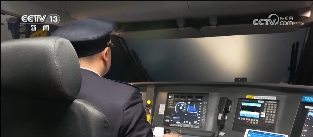 高铁知多少 | 为什么高铁列车始终使用远光灯？安全吗？