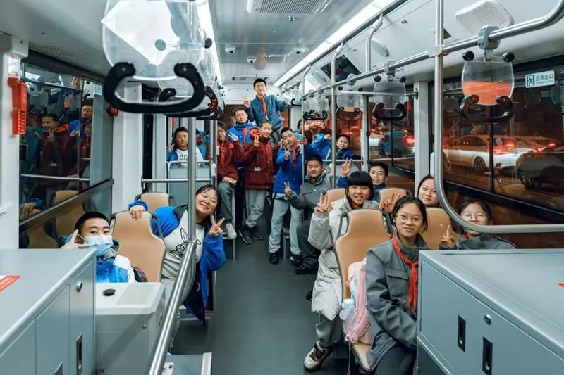 家门口⇄校门口!成都公交将恢复、新开共154条通学定制专线 家门口⇄校门口!成都公交将恢复、新开共154条通学定制专线