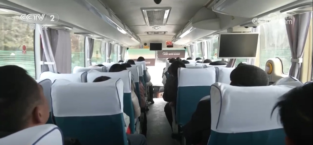 政府包车、“线上+线下”招聘……“春风”送暖助推就业复工“加速跑”