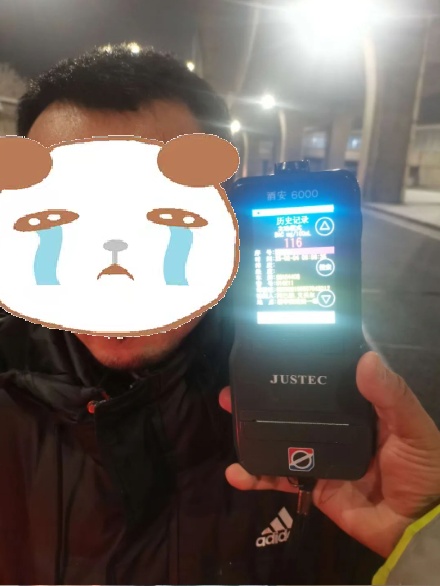 触碰“酒后驾车”红线,他们选择弃车逃跑!交警:逃不掉的 触碰“酒后驾车”红线,他们选择弃车逃跑!交警:逃不掉的