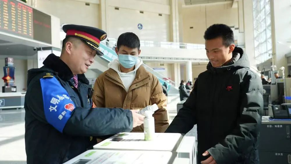 长三角铁路今天预计发送旅客300万人次，或迎来元宵节后新一波客流高峰