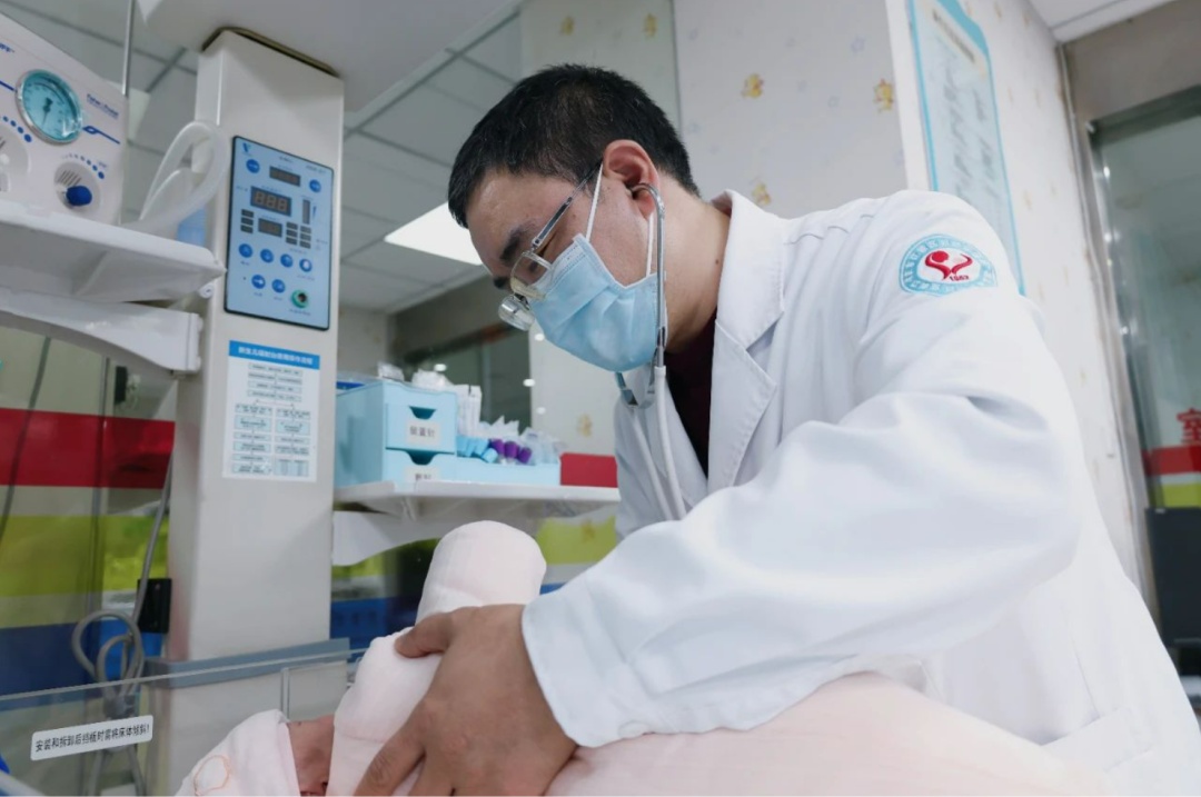 从1.54kg到2.55kg!早产儿小安安平安“闯关” 从1.54kg到2.55kg!早产儿小安安平安“闯关”