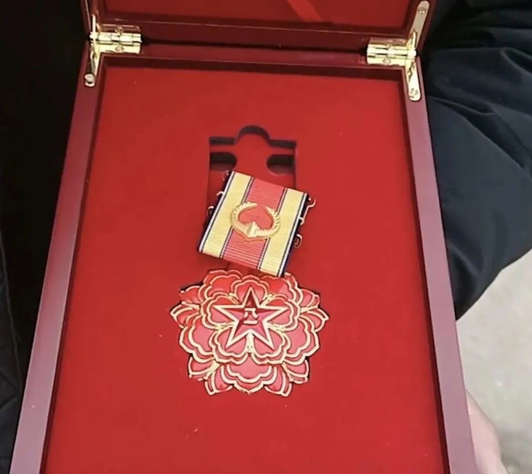 有排面!“中央军委一级表彰”带回家! 有排面!“中央军委一级表彰”带回家!
