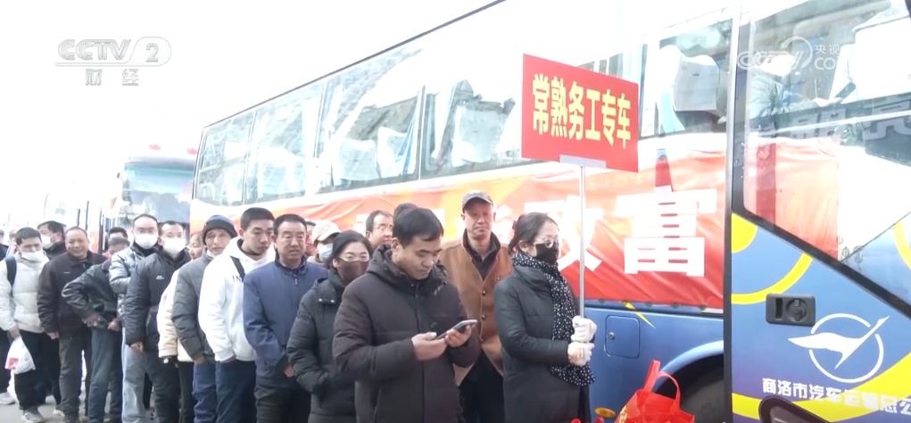 政府包车、“线上+线下”招聘……“春风”送暖助推就业复工“加速跑”