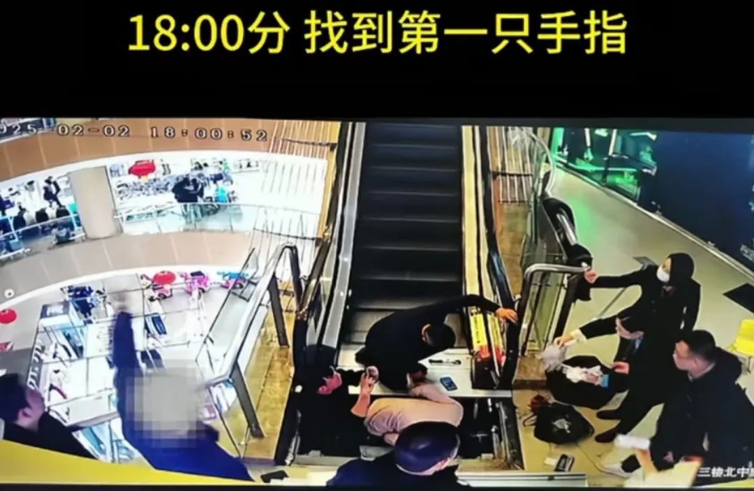 揪心！2岁男童手指瞬间被夹断