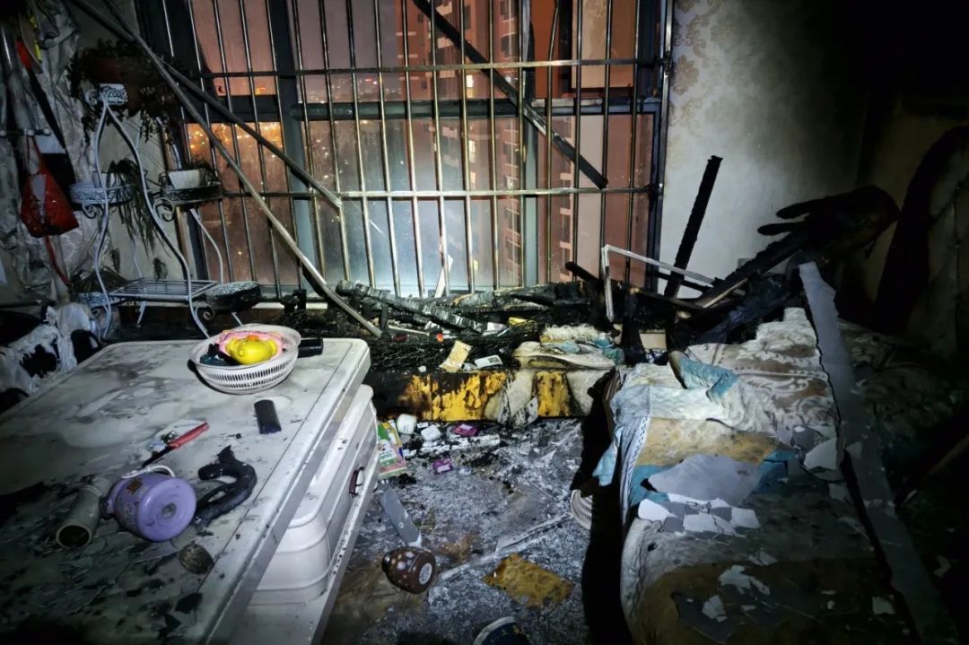 “教科书”式自救!云南9岁女孩带领5岁弟弟成功逃生 “教科书”式自救!云南9岁女孩带领5岁弟弟成功逃生