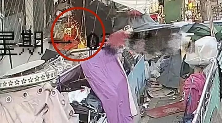 堆放杂物堵塞逃生通道酿悲剧 家庭防火自救指南请牢记 堆放杂物堵塞逃生通道酿悲剧 家庭防火自救指南请牢记