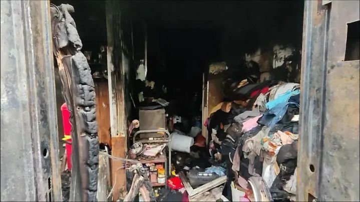 堆放杂物堵塞逃生通道酿悲剧 家庭防火自救指南请牢记 堆放杂物堵塞逃生通道酿悲剧 家庭防火自救指南请牢记