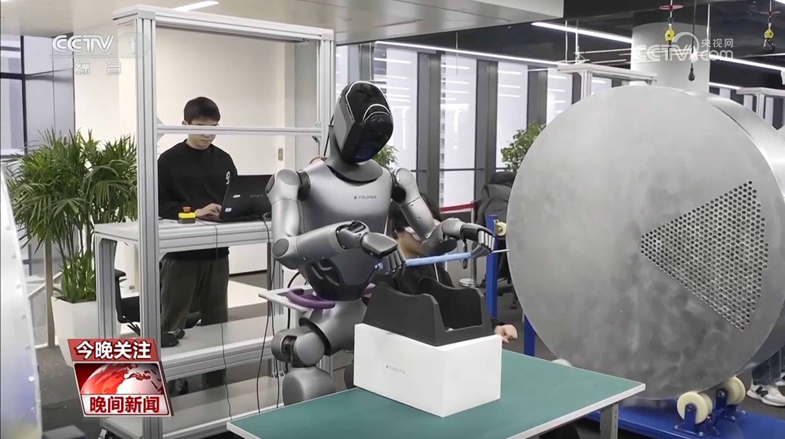 机器人“赛道” 新年加速“跑” 我国智能机器人产业企业数量超45万家