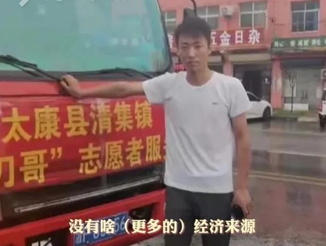 他曾在暴雨中“劈车”救出祖孙3人,如今在ICU靠呼吸机续命,亲友紧急求助! 他曾在暴雨中“劈车”救出祖孙3人,如今在ICU靠呼吸机续命,亲友紧急求助!