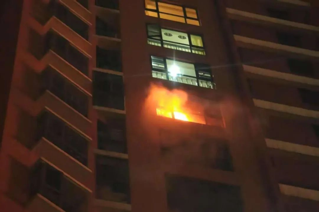 “教科书”式自救!云南9岁女孩带领5岁弟弟成功逃生 “教科书”式自救!云南9岁女孩带领5岁弟弟成功逃生