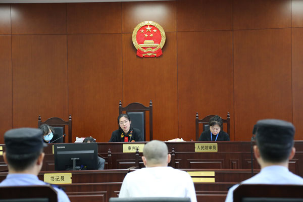 人在家中坐 卡被外地刷！电诈团伙主犯一审获刑十一年六个月