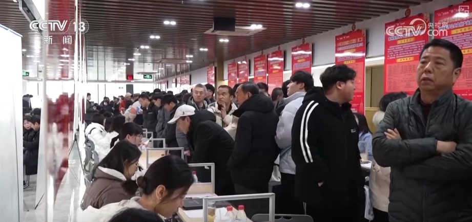 招聘会供需两旺、岗位多元 精准对接助力求职者稳定就业 招聘会供需两旺、岗位多元 精准对接助力求职者稳定就业