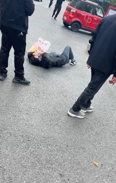 男子驾车意外撞伤小13岁女生，经常探病日久生情后结婚
