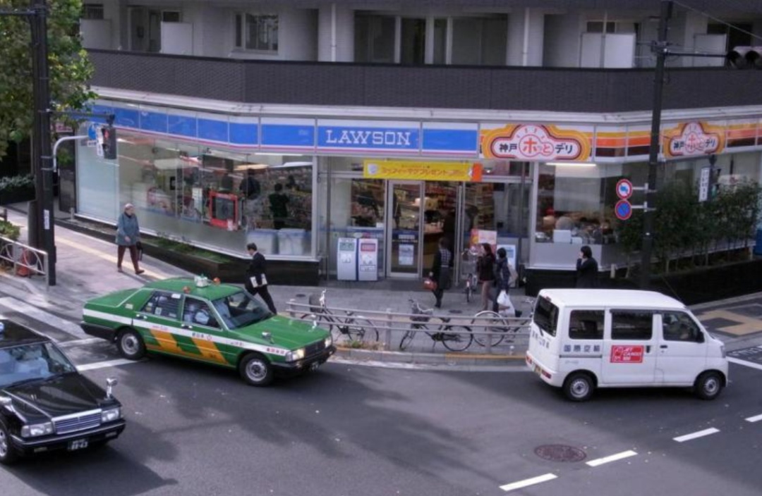 捏扁便利店面包却不买！40岁女子被逮捕，还这样狡辩…