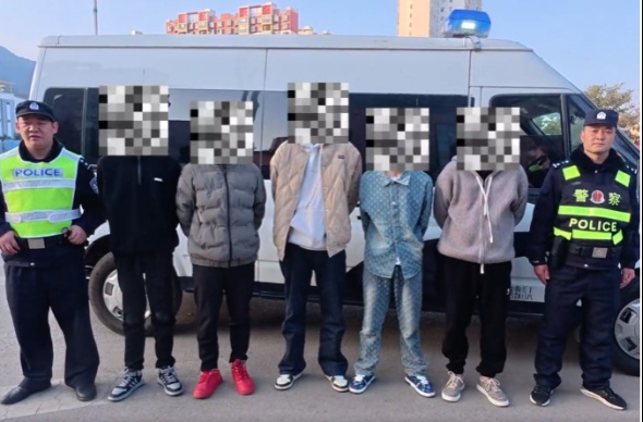 “几名男子持刀追砍人”?云南警方:拘留5人! “几名男子持刀追砍人”?云南警方:拘留5人!