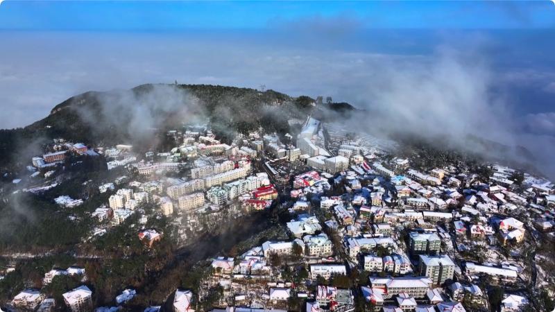 江西庐山:雪霁初晴 云雾翻涌绘仙境 江西庐山:雪霁初晴 云雾翻涌绘仙境