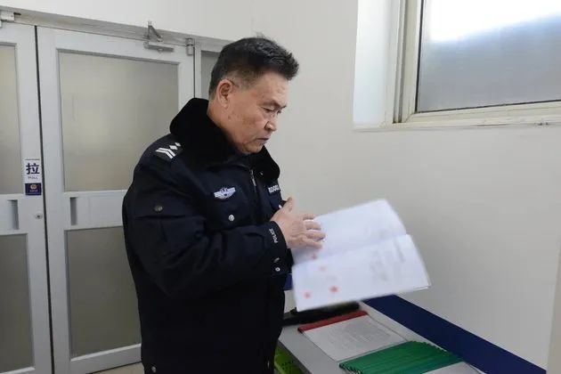 5分钟劝退持刀醉酒男子，“危机谈判专家”是怎样炼成的？