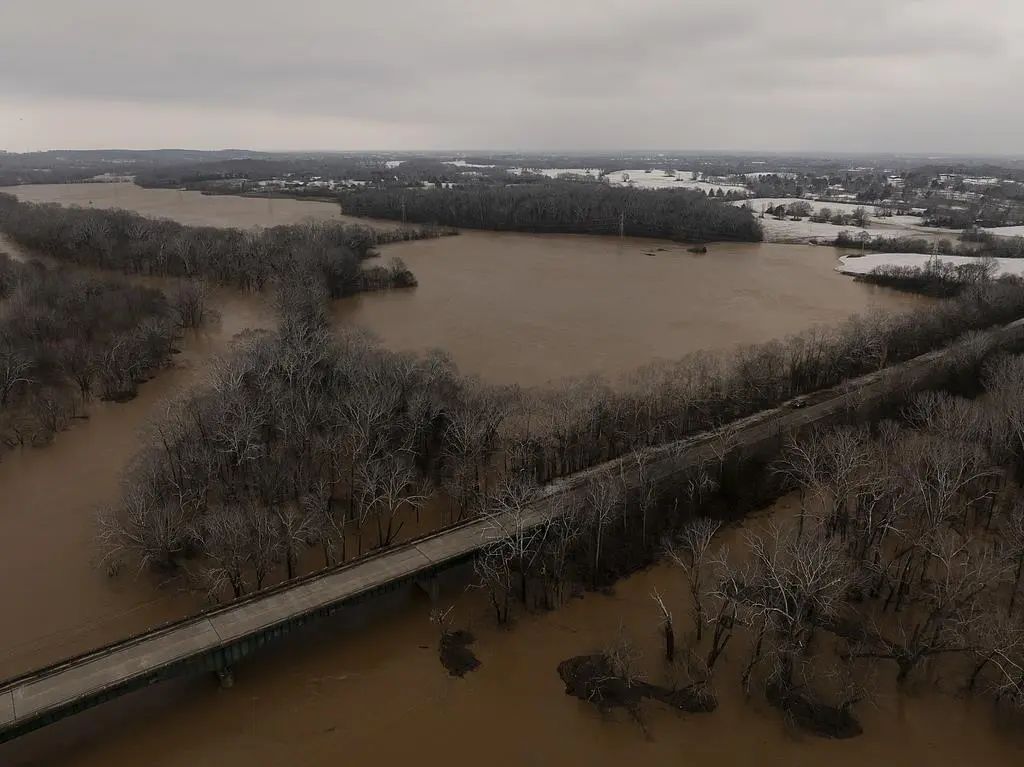 美国冬季风暴已致10人死亡,超53万用户断电 美国冬季风暴已致10人死亡,超53万用户断电