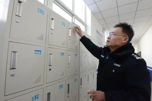 5分钟劝退持刀醉酒男子，“危机谈判专家”是怎样炼成的？