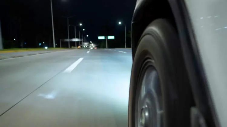 女子多次做试管婴儿才怀上遇车祸流产，网约车平台判赔9万元