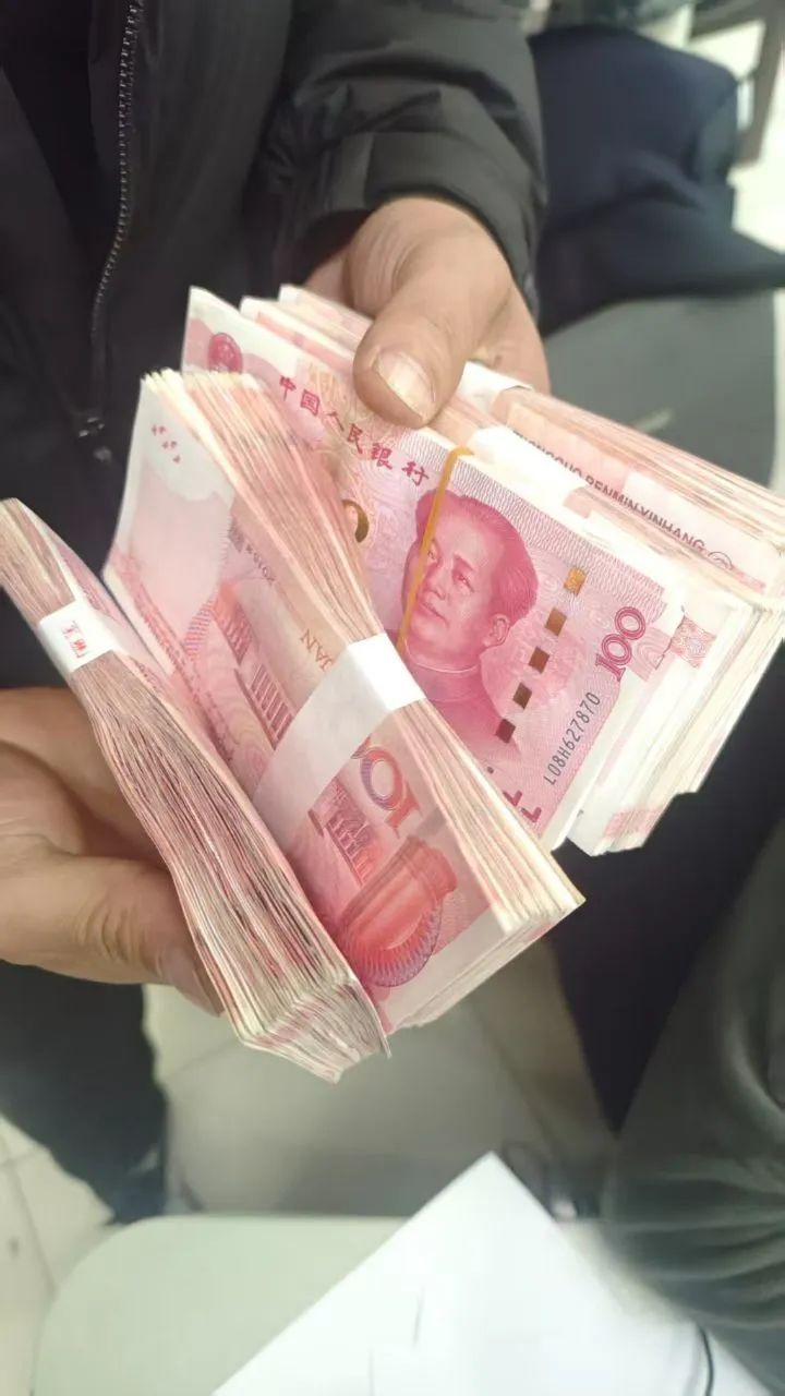 滴滴司机邓师傅，立功！