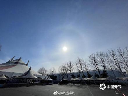北京天空出现日晕奇观 北京天空出现日晕奇观