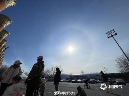 北京天空出现日晕奇观 北京天空出现日晕奇观
