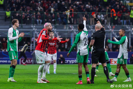 特奥染红 十人AC米兰无缘欧冠16强 特奥染红 十人AC米兰无缘欧冠16强