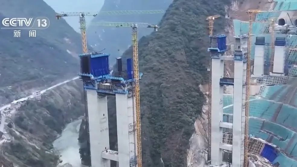 预计2026年底开通!渝昆高铁建设新进展→ 预计2026年底开通!渝昆高铁建设新进展→